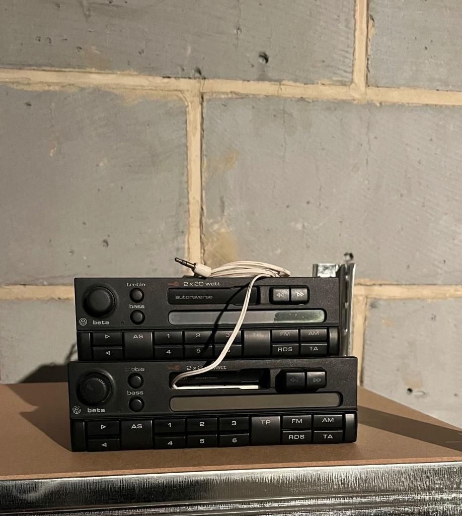 Set van 2 originele VW Beta autoradio's - Met codes, Auto diversen, Autoradio's, Ophalen