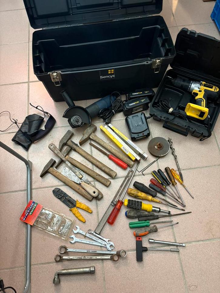 OUTILLAGE LOT D’OUTILS DIVERS 20 ! euros, Bricolage & Construction, Outillage | Outillage à main, Utilisé, Enlèvement