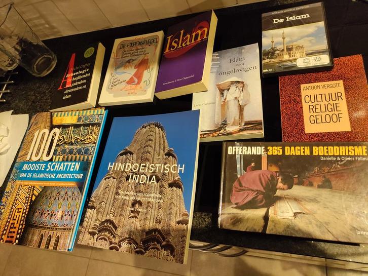 Religie : christendom jodendom islam hindoeïsme boedhisme, Boeken, Godsdienst en Theologie, Hindoe, Islam, Jodendom, Ophalen of Verzenden