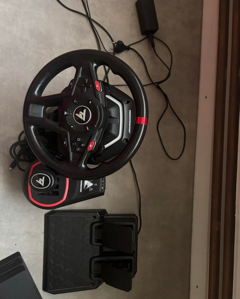 Thrustmaster t128 nieuw met doos en shifter bij, Consoles de jeu & Jeux vidéo, Consoles de jeu | Sony Consoles | Accessoires, Enlèvement