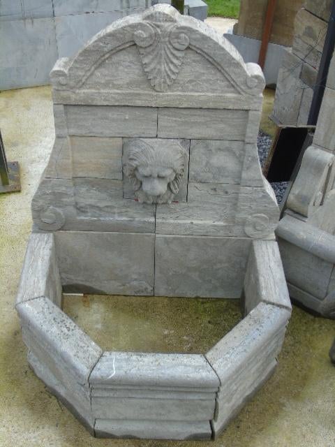 antieke gepatineerde blauwe stenen fontein, leeuwengezicht., Ophalen, Nieuw, Hardsteen, Fontein