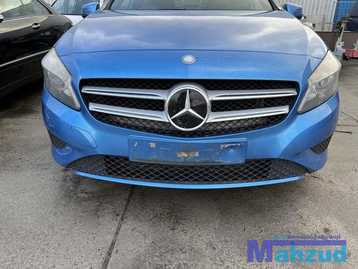 MERCEDES A KLASSE W176 blauw 162 voorbumper 2012-2018, Auto-onderdelen, Carrosserie, Bumper, Mercedes-Benz, Voor, Gebruikt
