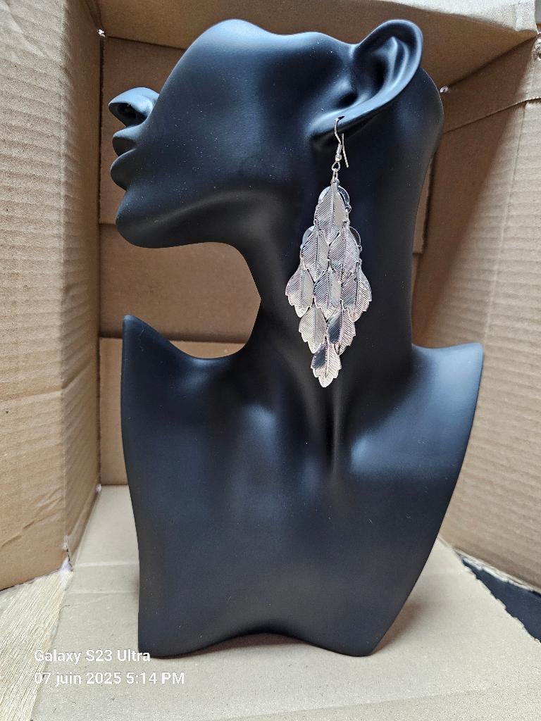 Boucles d’oreilles pendantes argentées – Motif feuilles, Bijoux, Sacs & Beauté, Boucles d'oreilles, Neuf, Enlèvement ou Envoi