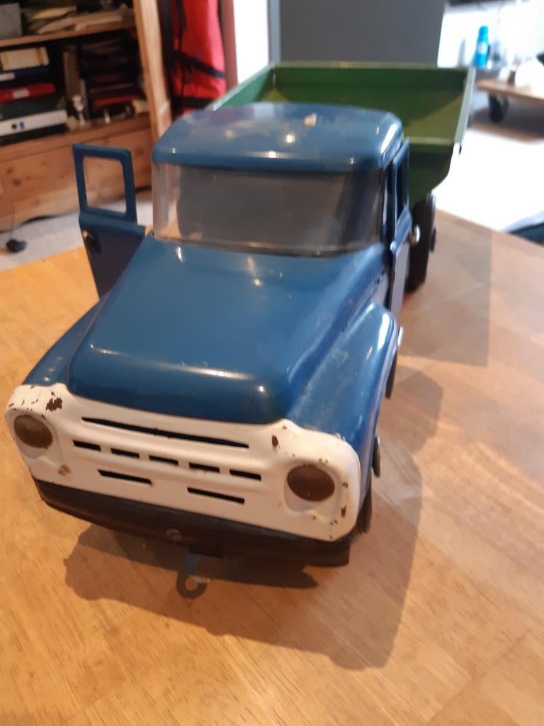 Oude ijzeren camion uit oostblok uit de jaren '70, Particulier, Te koop