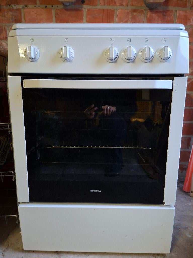 Beko Gasfornuis met elektrisch warme lucht oven, Ophalen, Gebruikt, Hete lucht, 4 kookzones