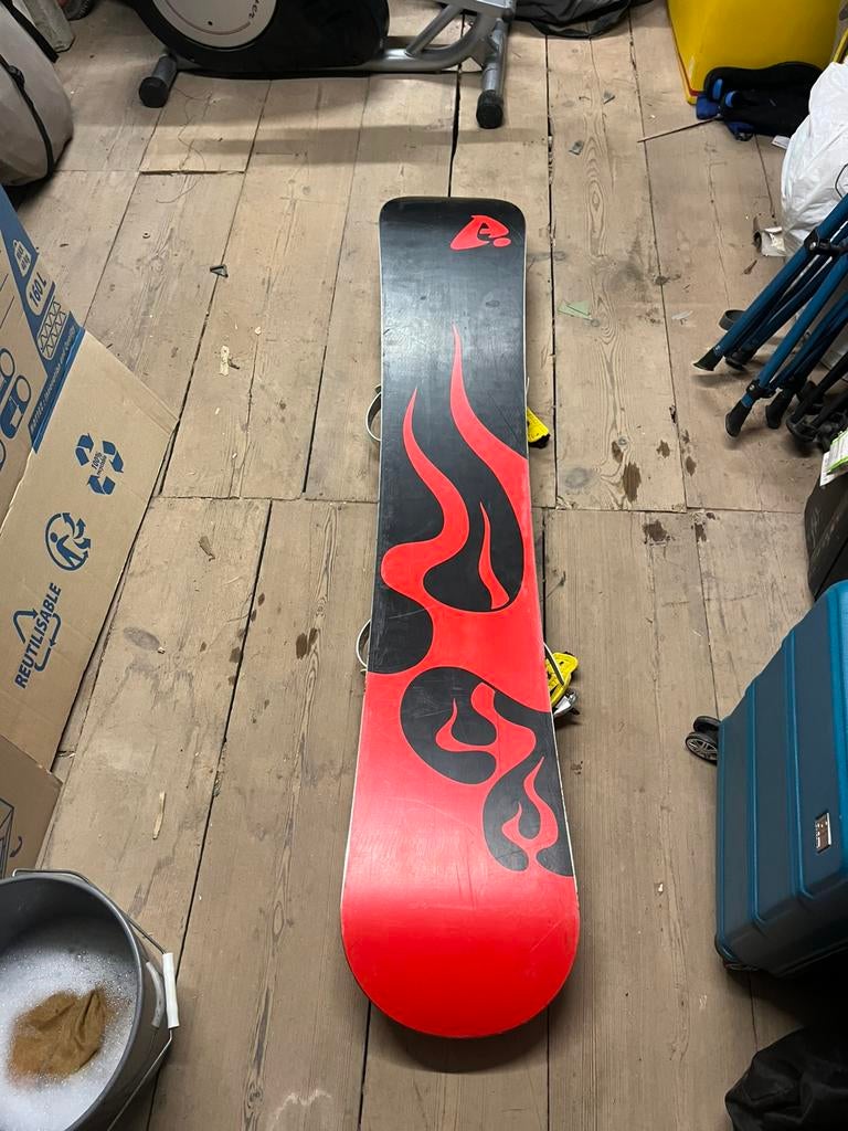 snowboard met bindingen, Sports & Fitness, Snowboard, Enlèvement, Utilisé, Fixations