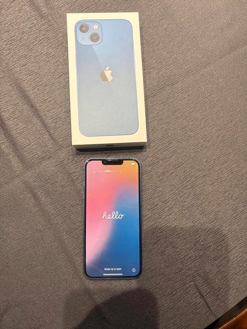 iPhone 13 128GB blauw incl. hoesjes, opladers en protectors, Telecommunicatie, Mobiele telefoons | Apple iPhone, iPhone 13, Blauw