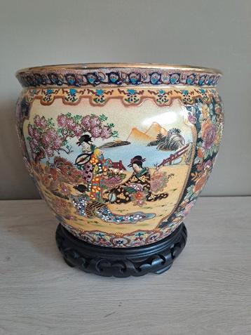 Vintage Chinese handgeschilderde porseleinen Jardiniere  beschikbaar voor biedingen