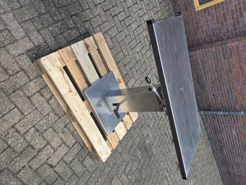 Rvs Behandeltafel voor dieren  beschikbaar voor biedingen