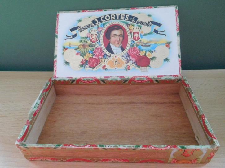 2 Lege sigarenkistjes J. Cortès, Verzamelen, Rookartikelen, Aanstekers en Luciferdoosjes, Gebruikt, Luciferdoosjes of -merken