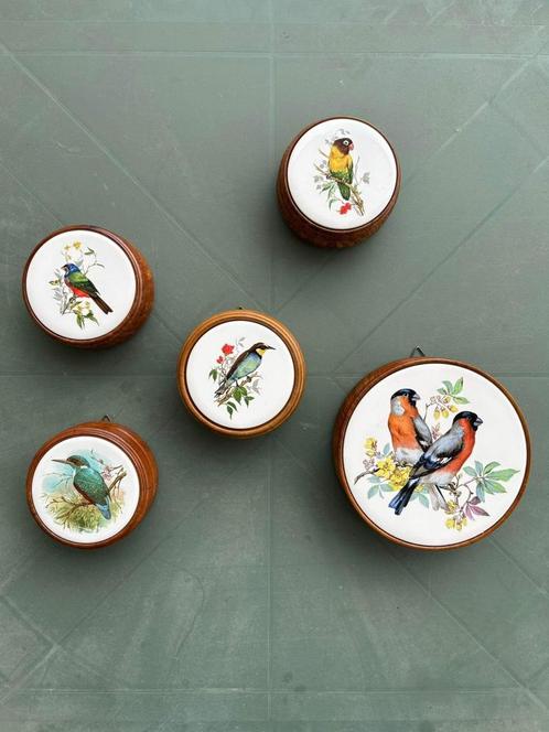 Set van 5 keramische medaillons met vogeldecoratie, Antiek en Kunst, Antiek | Wandborden en Tegels, Ophalen