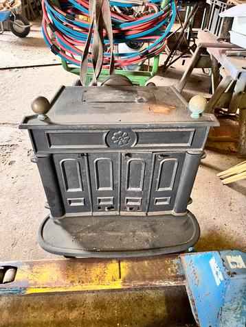 Poele a bois en fonte  beschikbaar voor biedingen