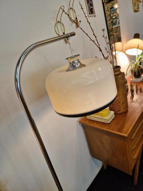 Vintage space age vloerlamp wit/chroom 70s, Huis en Inrichting, Lampen | Vloerlampen, Gebruikt, Kunststof, Ophalen