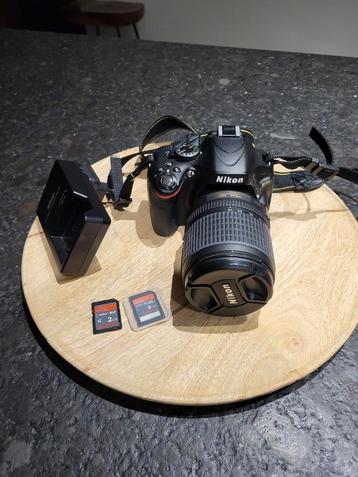 Nikon D5100 spiegelreflexcamera + lens en tasje. 