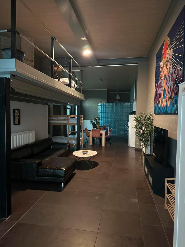 4-Person Loft for Rent Ideal for Workers & Long-Term Stays, Immo, Appartementen en Studio's te huur, Provincie Oost-Vlaanderen