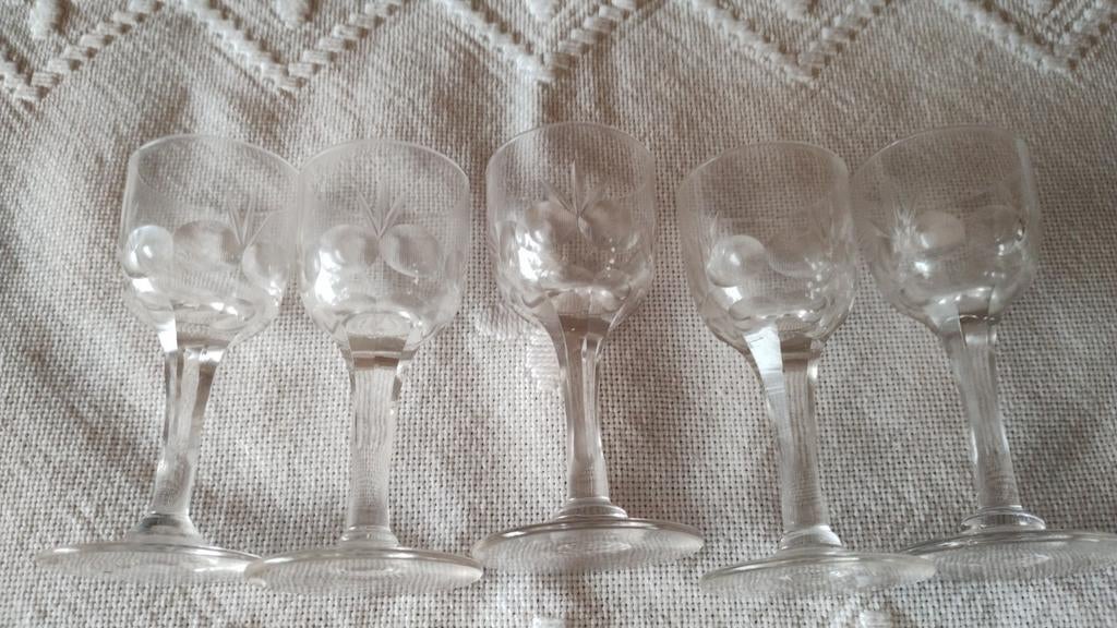 5 jeneverglaasjes 9 cm hoog, Ophalen, Zo goed als nieuw