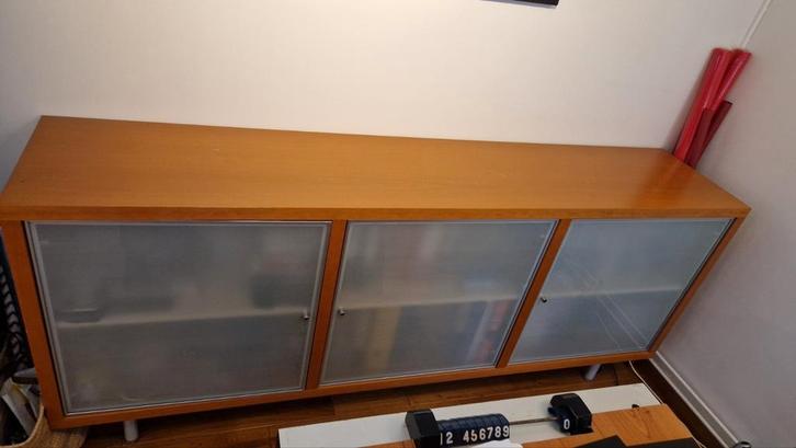 Buffet élégant de la marque Ligne Roset, Maison & Meubles, Armoires | Dressoirs, Utilisé, Avec porte(s), Cerisier, Verre, Métal