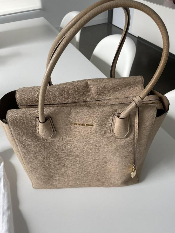Beige handtas van MICHAEL KORS, Handtassen en Accessoires, Tassen | Damestassen, Zo goed als nieuw, Handtas, Beige, Ophalen of Verzenden