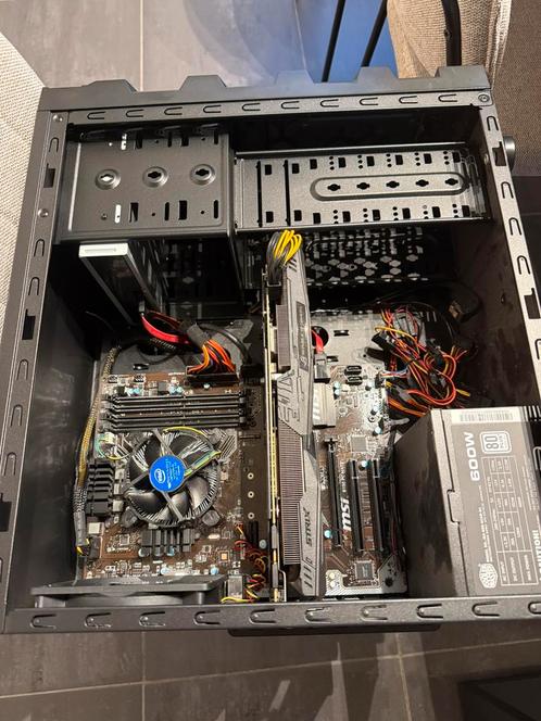 Desktop Pc voor onderdelen, Computers en Software, Desktop Pc's, Gebruikt, 3 tot 4 Ghz, 32 GB, Met videokaart, Gaming, Ophalen