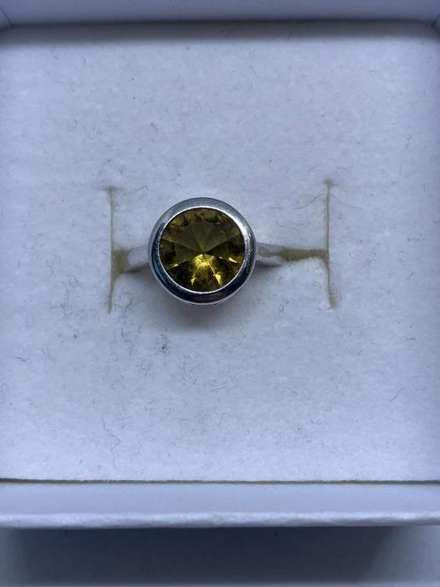 Zilveren ring met kleurverandere Zultaniet edelsteen, Bijoux, Sacs & Beauté, Bagues, Neuf, Femme, Plus petit que 17, Rouge, Argent