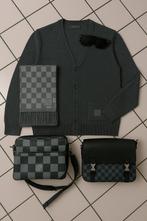 LV Schoudertassen, Ophalen of Verzenden, Zo goed als nieuw, Zwart, Leer