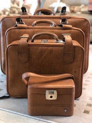 Vintage bagageset beschikbaar voor biedingen