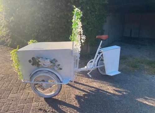 Trouw bakfiets witte bakfiets, Fietsen en Brommers, Fietsen | Bakfietsen, Zo goed als nieuw, Ophalen