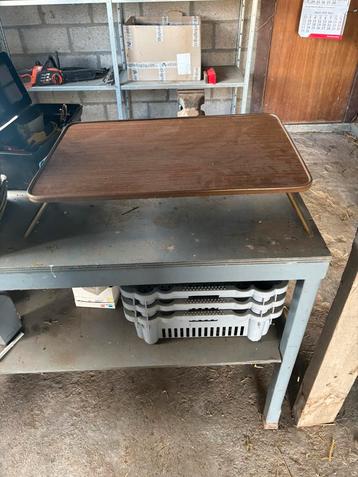 Tafeltje voor op bed beschikbaar voor biedingen