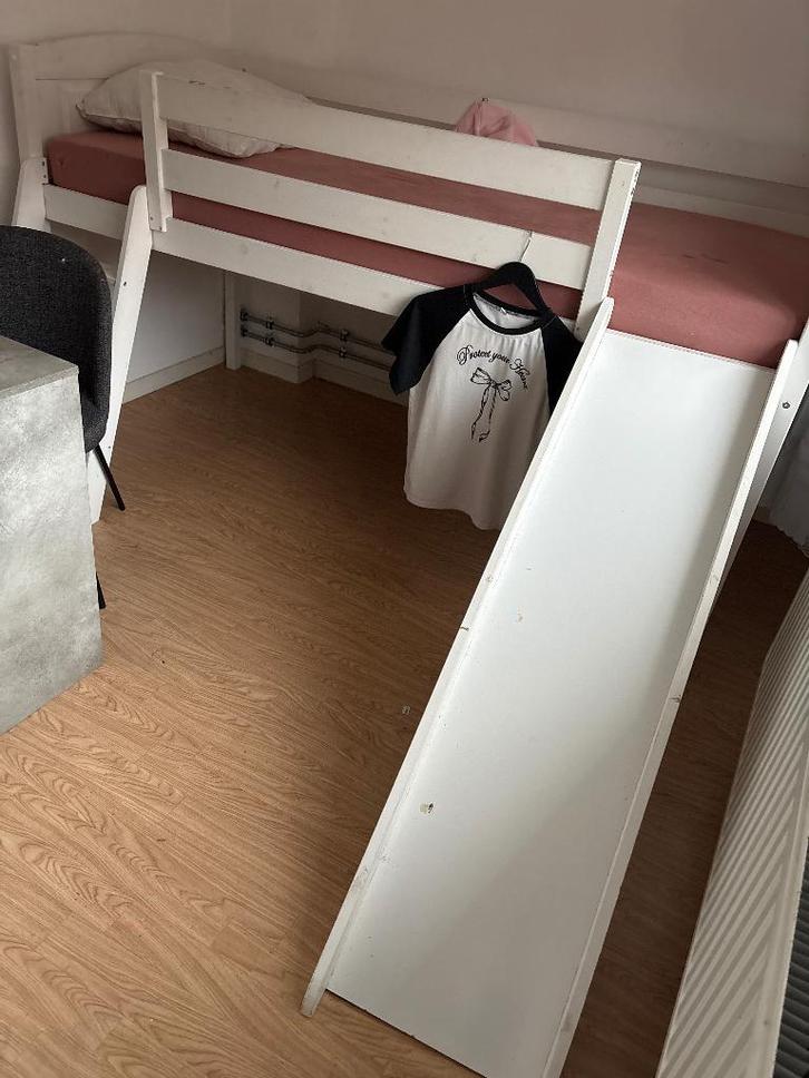 Hoogslaper met glijbaan…bed 90-200, Kinderen en Baby's, Kinderkamer | Stapelbedden en Hoogslapers, Gebruikt, Hoogslaper, Ophalen
