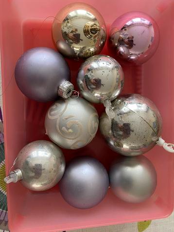 Geassorteerde kerstballen (9 ballen) beschikbaar voor biedingen