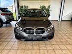 BMW 118i - 2019 - 72800 km - NAVI - APPLE CARPLAY, Te koop, Zilver of Grijs, Stadsauto, Benzine