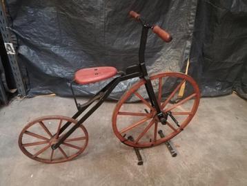 Tsjechische Shire antieke boneshaker fiets  beschikbaar voor biedingen