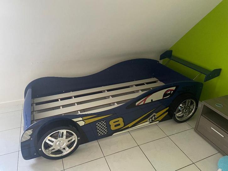 Lit enfant en forme de voiture sécurisé, Enfants & Bébés, Chambre d'enfant | Lits, Utilisé, 85 à 100 cm, Matelas, Enlèvement