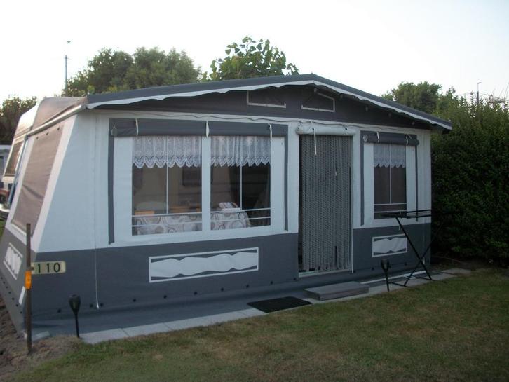 Wintervoortent met caravan en inboedel, Caravans en Kamperen, Caravans, Particulier, tot en met 4, Home-car, 2 aparte bedden, Omvormbare zithoek