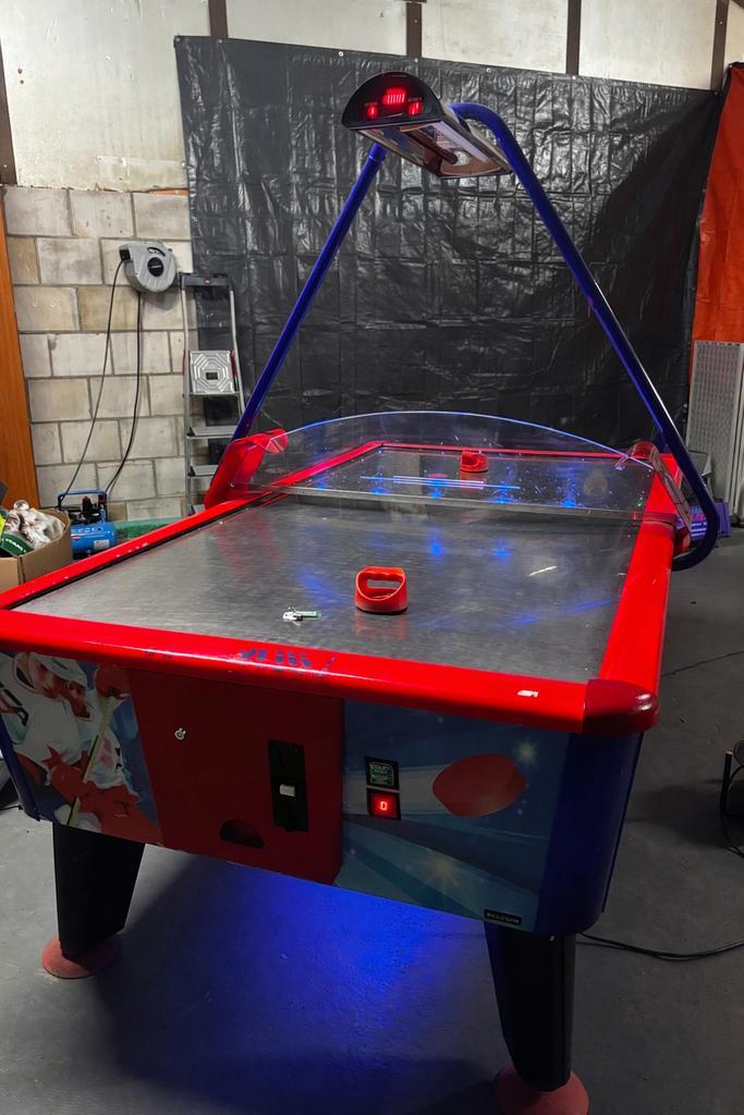 Airhokey tafel wik goede staat !, Sport en Fitness, Biljarten en Poolen, Zo goed als nieuw, Ophalen