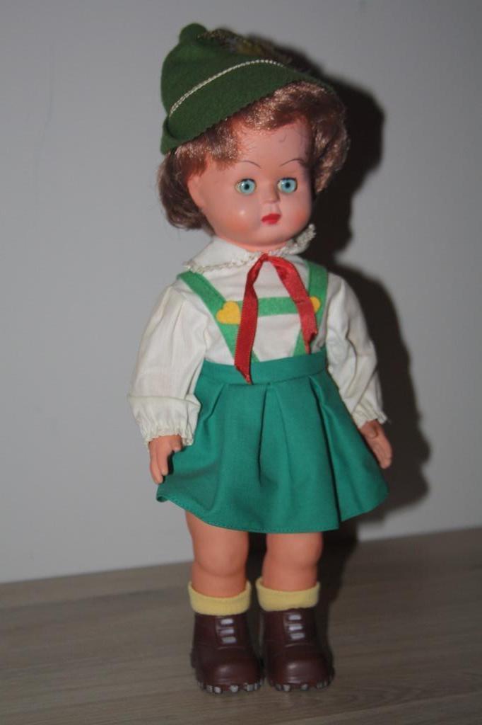 Oude Italiana La Bambola Heidi pop ( ogen sluiten )34cm, Verzamelen, Poppen, Zo goed als nieuw, Pop, Ophalen of Verzenden