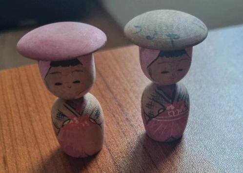 Petite paire de kokeshi Omiyage à tête branlante, Antiquités & Art, Art | Sculptures & Bois, Envoi