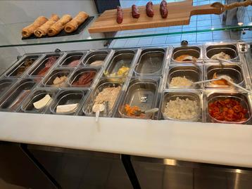 Saladette met glasopstand beschikbaar voor biedingen