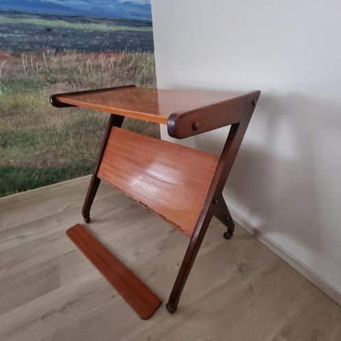 Vintage TV tafel jaren 60 - Opknapper, Huis en Inrichting, Tafels | Bijzettafels, Gebruikt, Rechthoekig, 60 cm of meer, 55 tot 75 cm