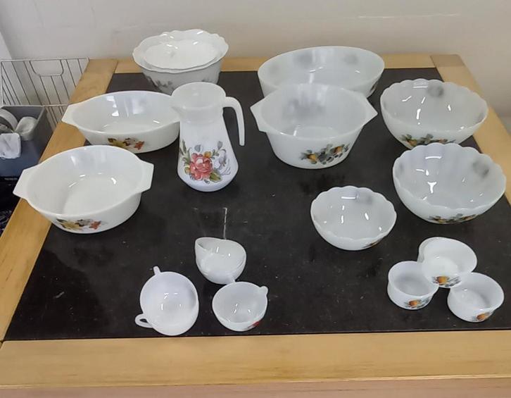 Lot 19 stukken Arcopal en Pyrex, Huis en Inrichting, Keuken | Servies, Zo goed als nieuw, Ophalen