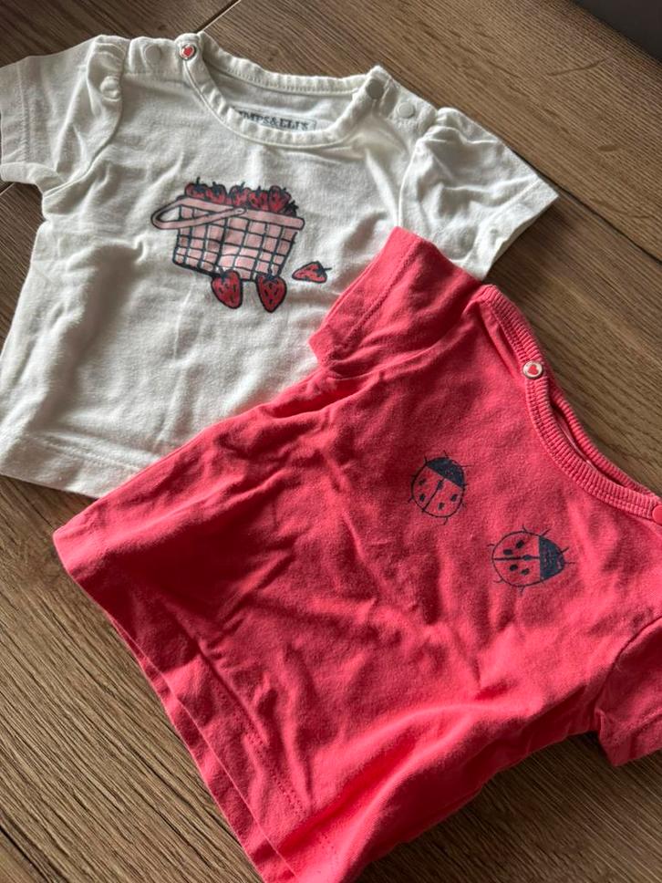 Baby meisjes 2 T-shirts m 50 Imps en Elfs., Kinderen en Baby's, Babykleding | Maat 50, Zo goed als nieuw, Meisje, Ophalen of Verzenden