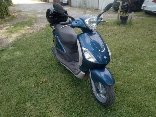 Piaggio Fly 125, Fietsen en Brommers, Snorfietsen en Snorscooters, Gebruikt, Piaggio, Benzine, Ophalen