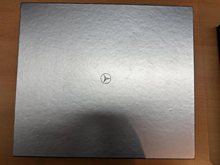 Lanceringsboek voor de Mercedes SLK R170 Collector uit 1996, Boeken, Kunst en Cultuur | Fotografie en Design, Zo goed als nieuw