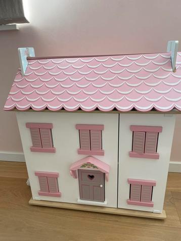 Poppenhuis beschikbaar voor biedingen