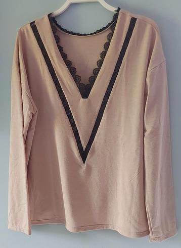 Pull beige léger avec de la dentelle t.M (Kiabi)