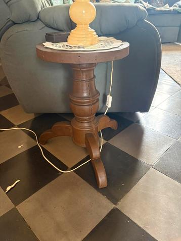 Table de chevet ronde 3 pieds, Enlèvement, Utilisé, Bois