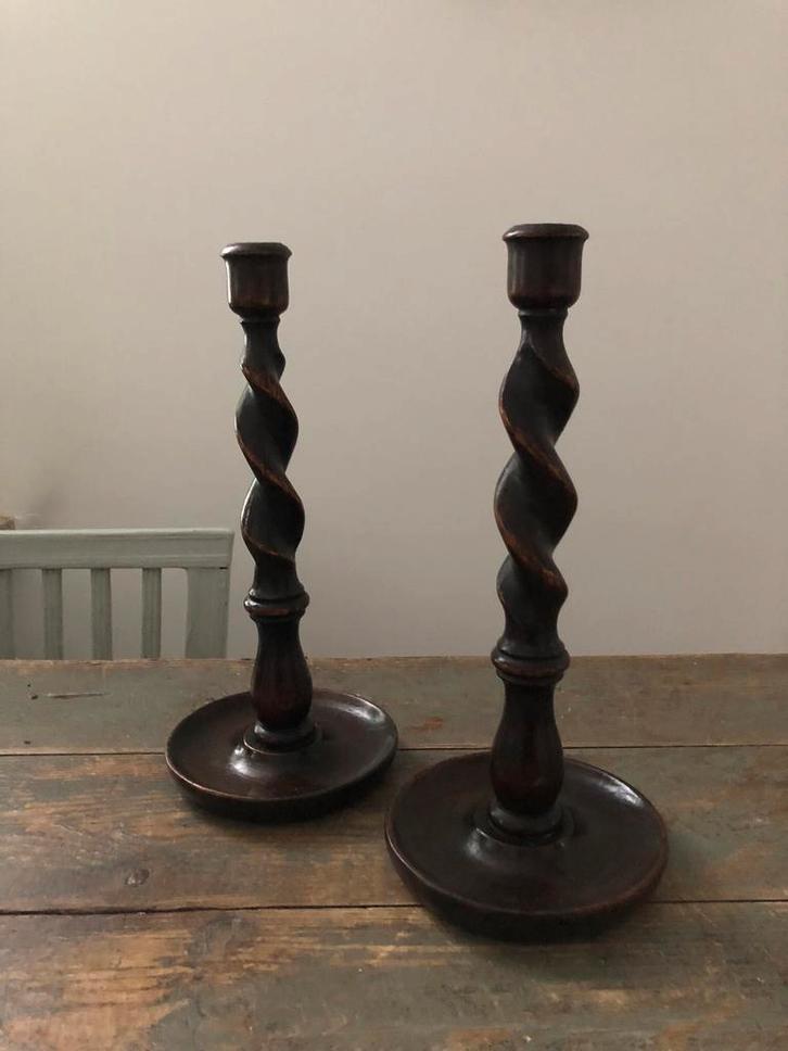 ANTIEKE ENGELSE KANDELAARS HOUT GEDRAAID 2 STUKS, Antiek en Kunst, Antiek | Kandelaars, Overige materialen, Ophalen of Verzenden