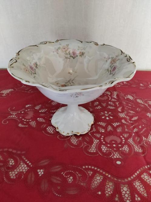Limoges fruitschaal op voet – zgan, Antiek en Kunst, Antiek | Schalen, Ophalen of Verzenden