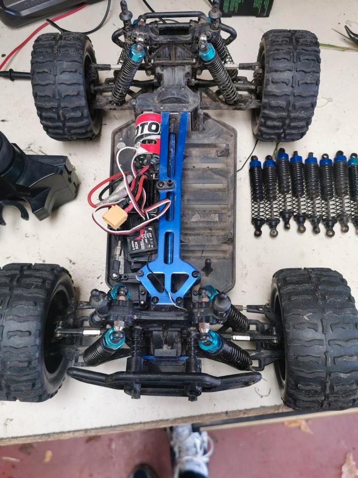 Himoto emxt-1 4 wiel aandrijving, Hobby en Vrije tijd, Modelbouw | Radiografisch | Auto's, Ophalen of Verzenden