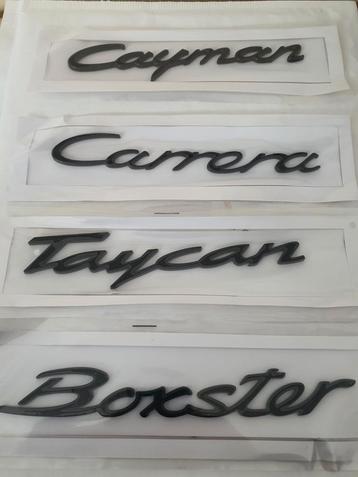 Porsche koffer logo > glans zwart

 beschikbaar voor biedingen